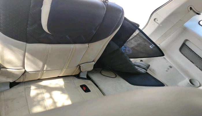 2017 Mahindra XUV500 W6 1.99, Diesel, Manual, 1,43,587 km, interior