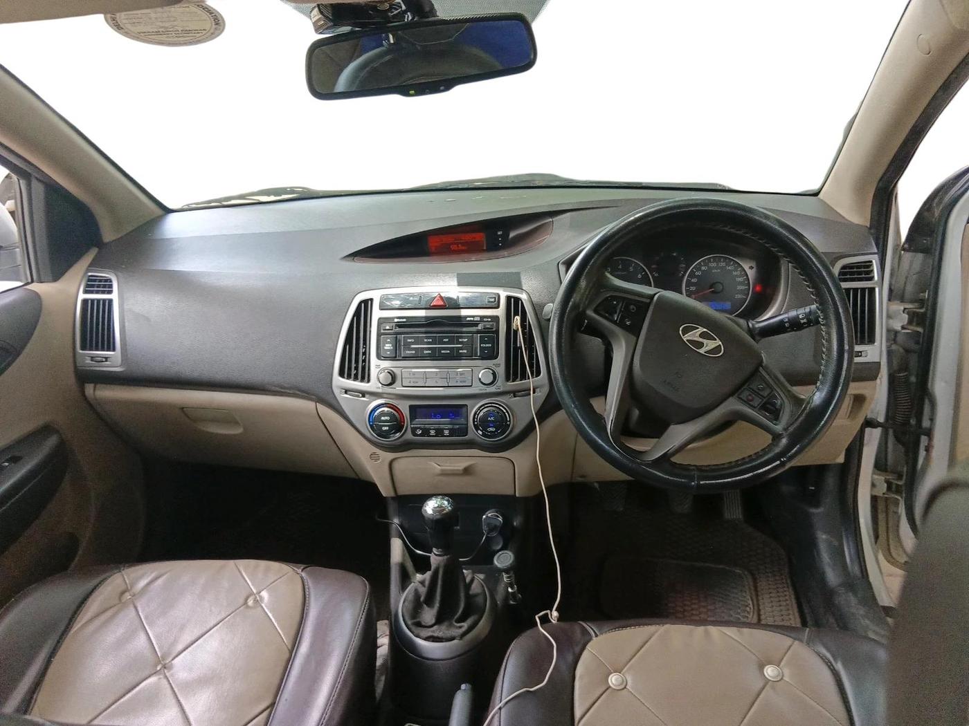2013 Hyundai i20 SPORTZ 1.2, Petrol, Manual, 97,943 km, interior