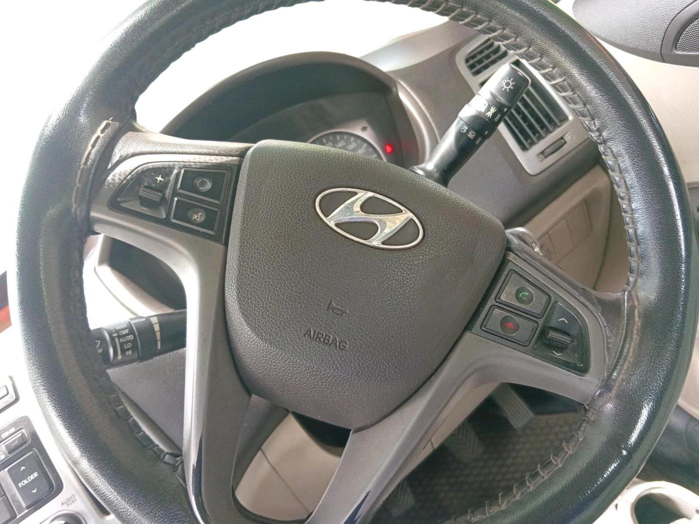 2013 Hyundai i20 SPORTZ 1.2, Petrol, Manual, 97,943 km, interior