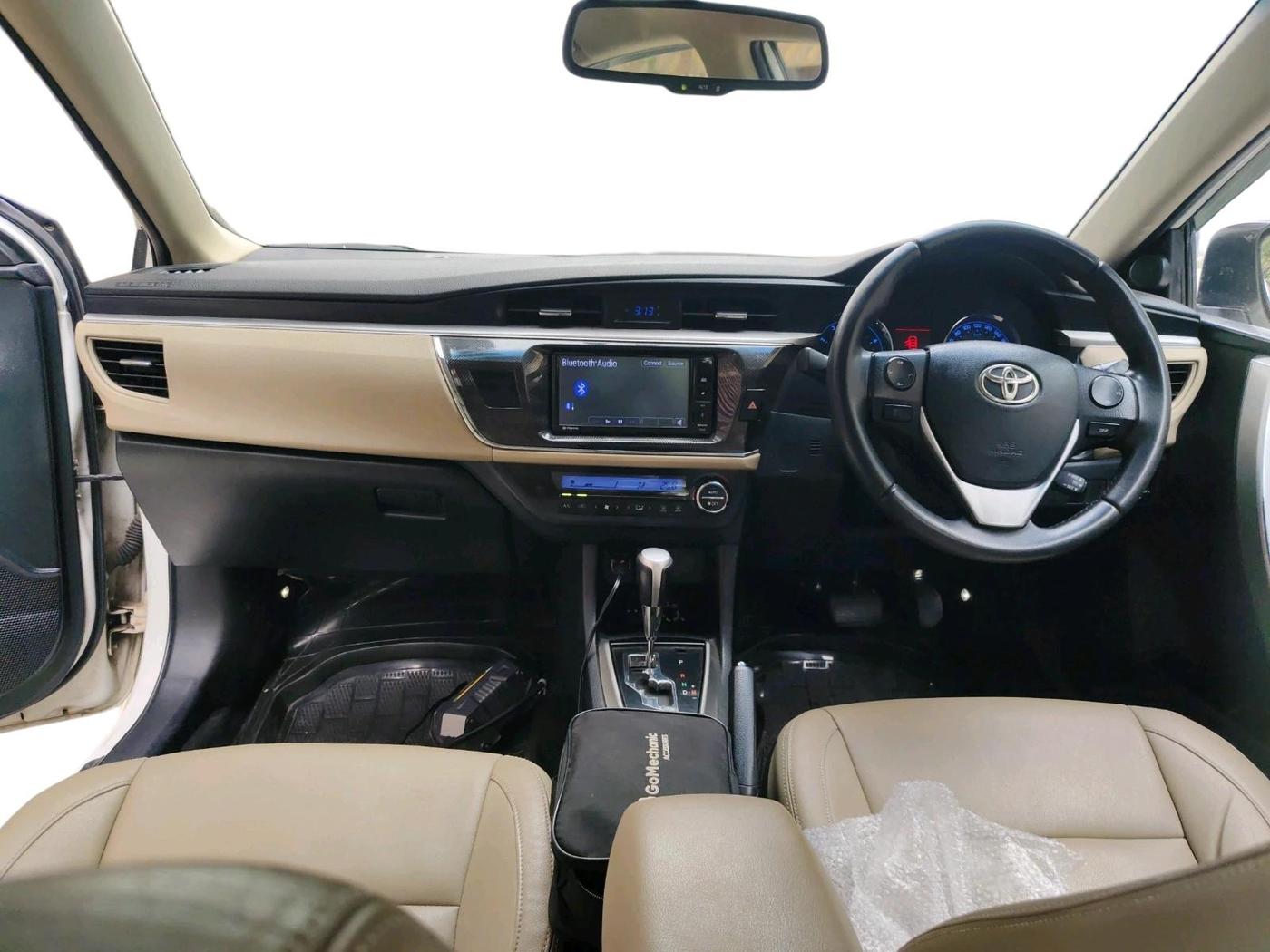 2015 Toyota Corolla Altis VL CVT PETROL, Petrol, Automatic, 1,06,788 km, interior