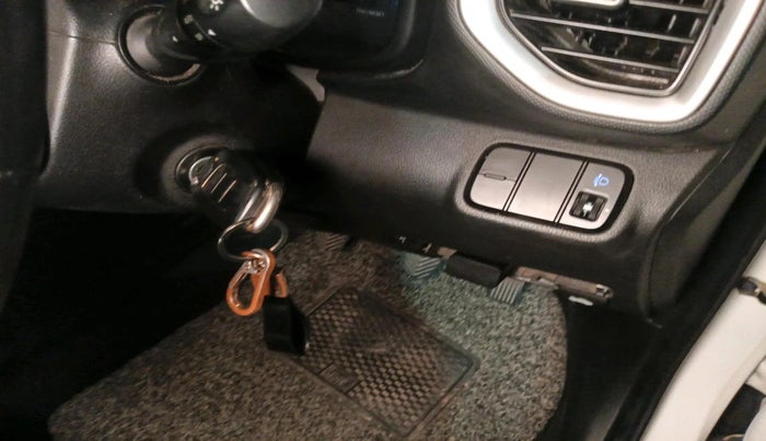 2020 Hyundai VENUE SX 1.0 TURBO, Petrol, Manual, 82,787 km, interior