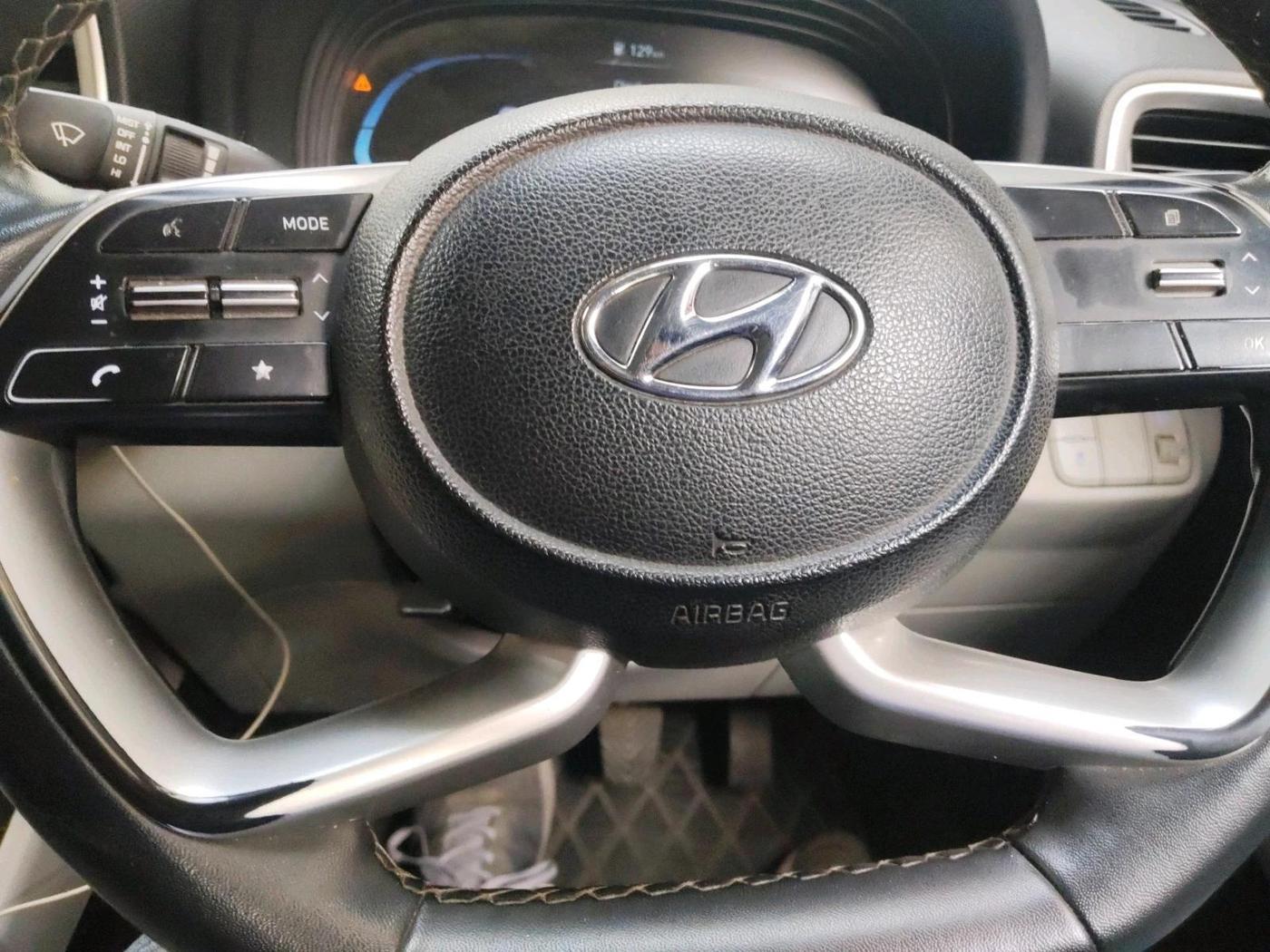 2022 Hyundai VENUE SX 1.2 PETROL, Petrol, Manual, 44,287 km, interior