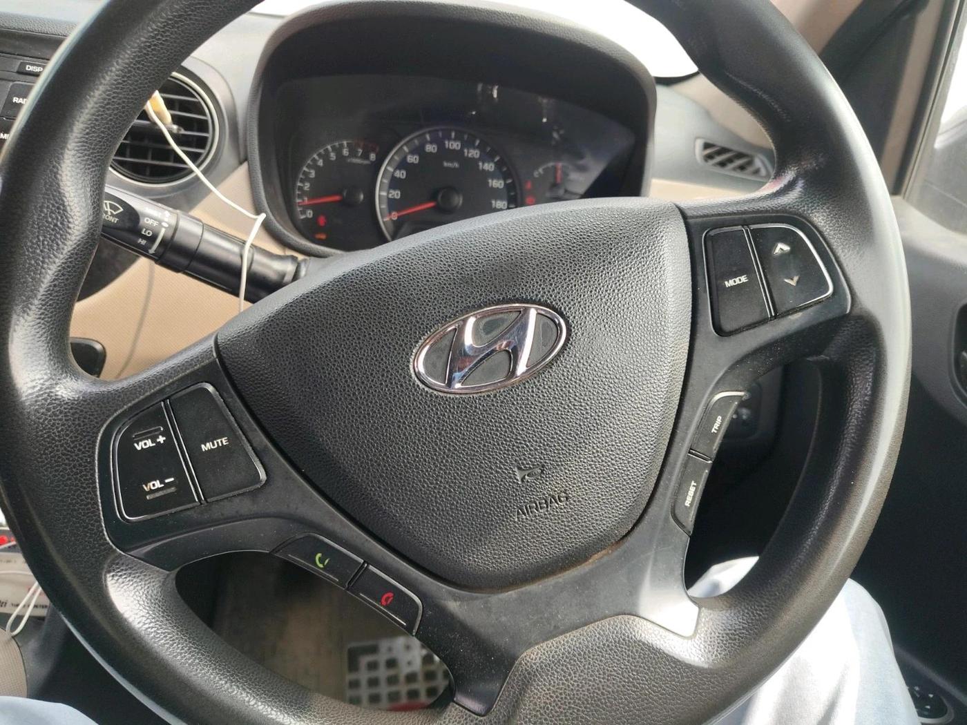 2017 Hyundai Xcent E+, CNG, Manual, 1,31,873 km, interior