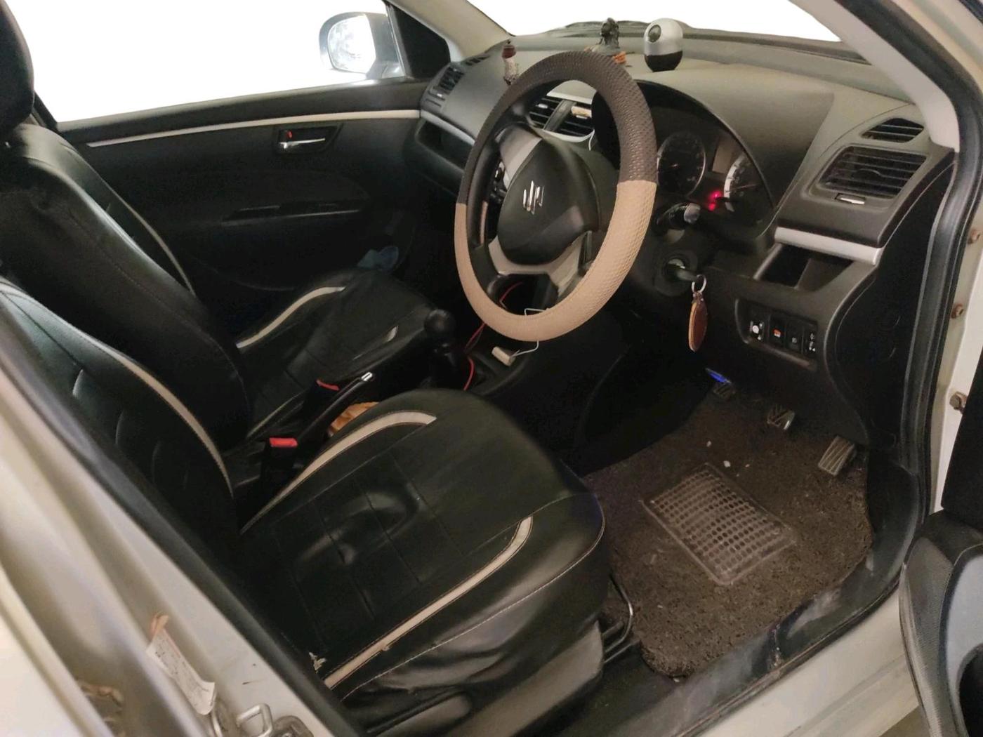 2015 Maruti Swift VXI, CNG, Manual, 1,27,798 km, interior