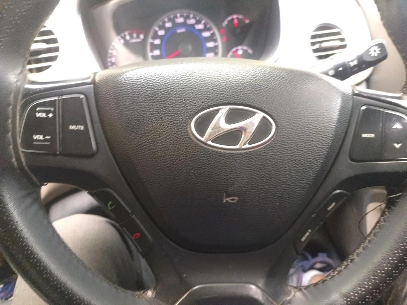 2014 Hyundai Grand i10 ASTA 1.2 KAPPA VTVT, Petrol, Manual, 1,00,558 km, interior