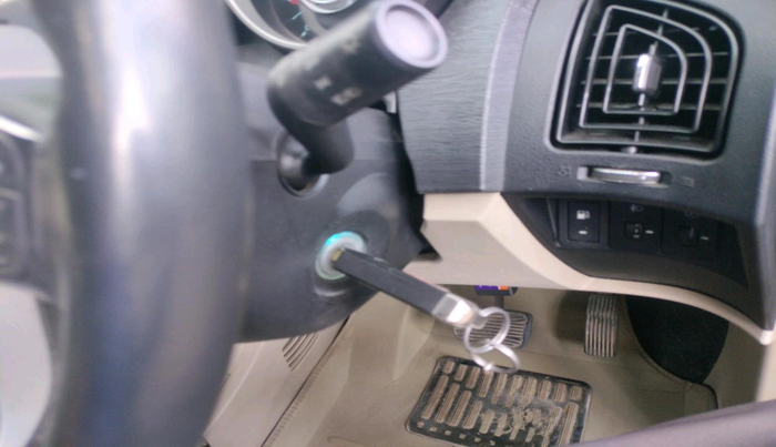 2016 Mahindra XUV500 W8 AT 1.99, Diesel, Automatic, 59,861 km, interior