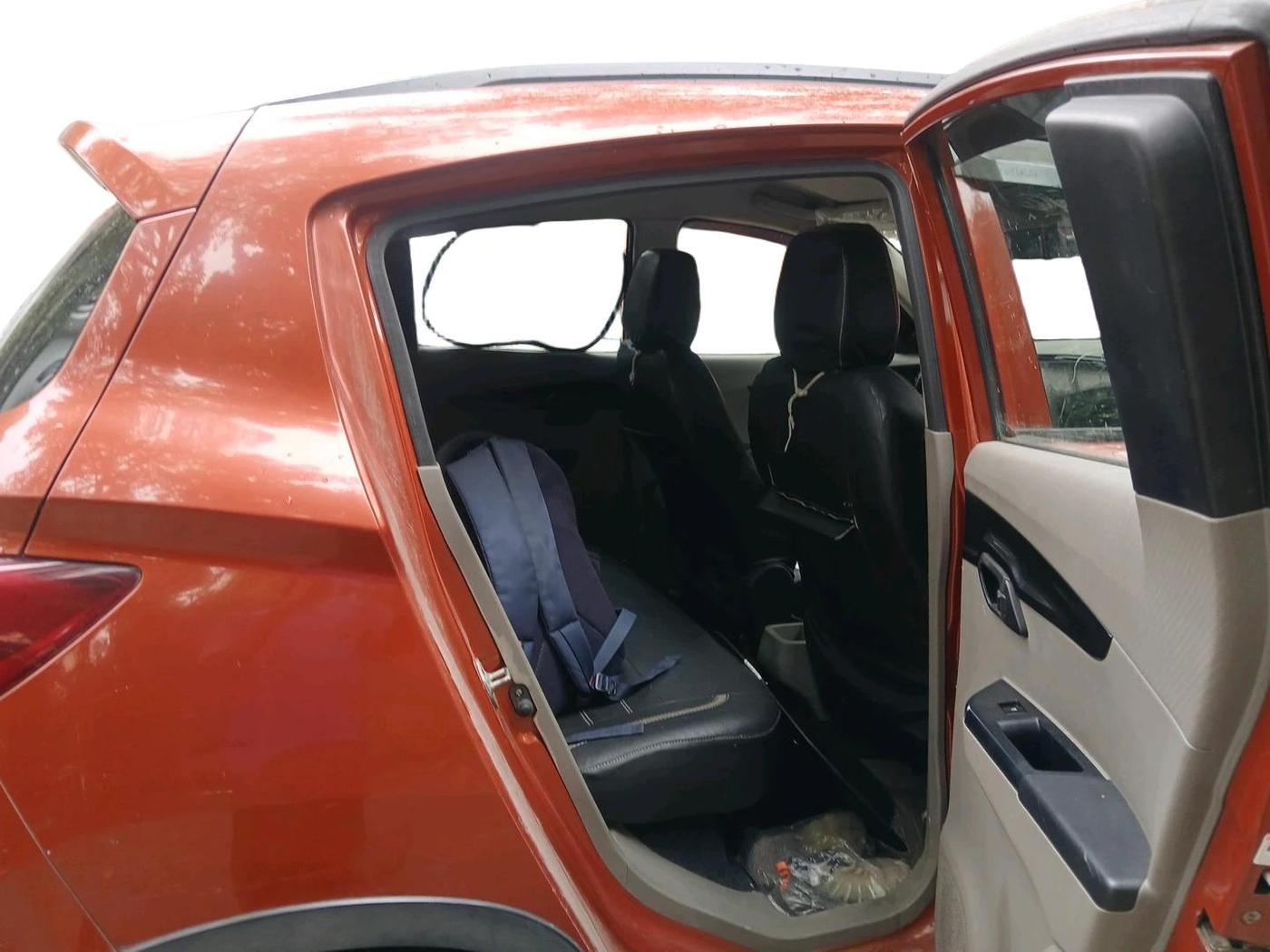 2016 Mahindra Kuv100 K4 5 STR, Petrol, Manual, 21,084 km, interior