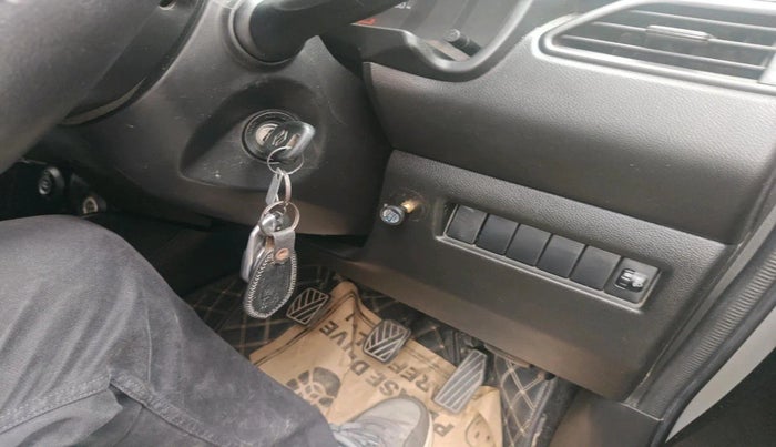 2020 Maruti Swift LXI, Petrol, Manual, 30,051 km, interior