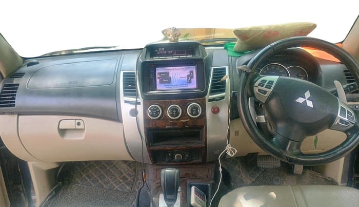 2016 Mitsubishi Pajero Sport 2.5 AT 4X2, Diesel, Automatic, 77,238 km, interior