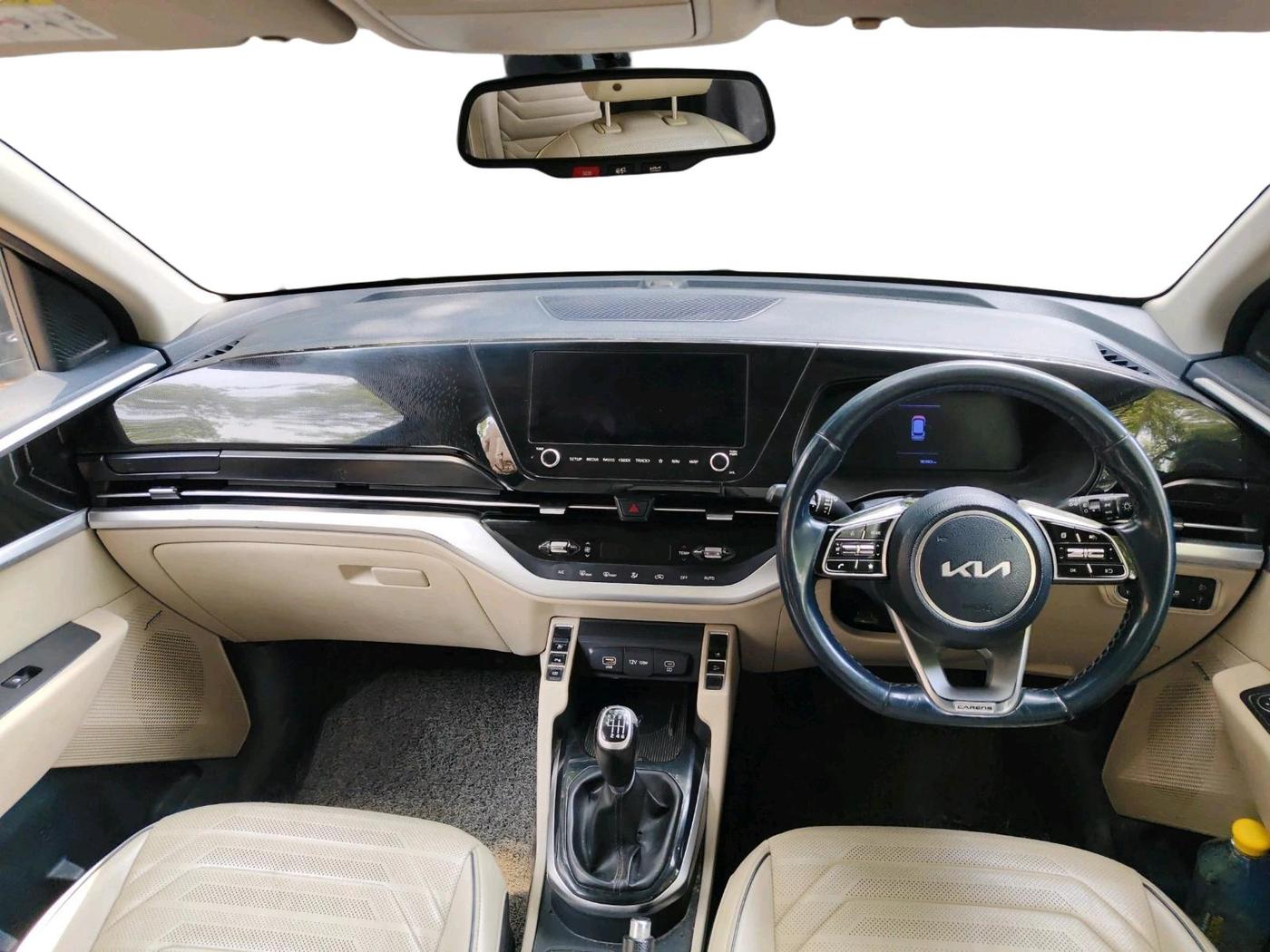 2022 KIA CARENS LUXURY PLUS 1.4 PETROL 6 STR, Petrol, Manual, 96,983 km, interior