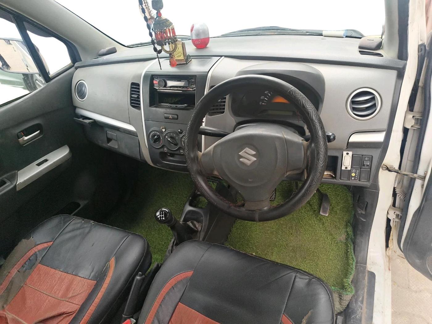 2011 Maruti Wagon R 1.0 LXI CNG, CNG, Manual, 1,08,382 km, interior