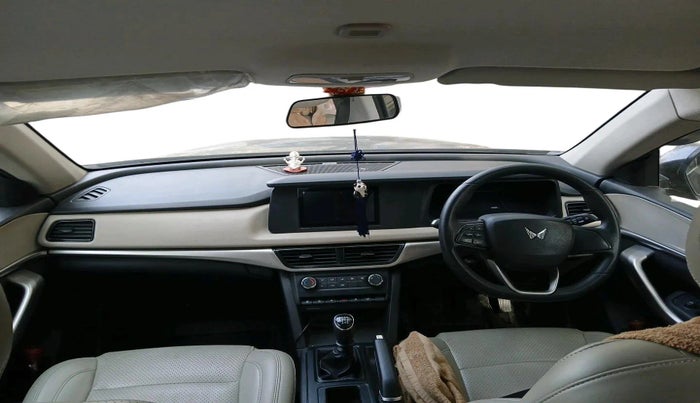 2023 Mahindra XUV700 MX P MT 5 STR, Petrol, Manual, 41,816 km, interior