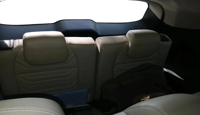 2023 Mahindra XUV700 MX P MT 5 STR, Petrol, Manual, 41,816 km, interior