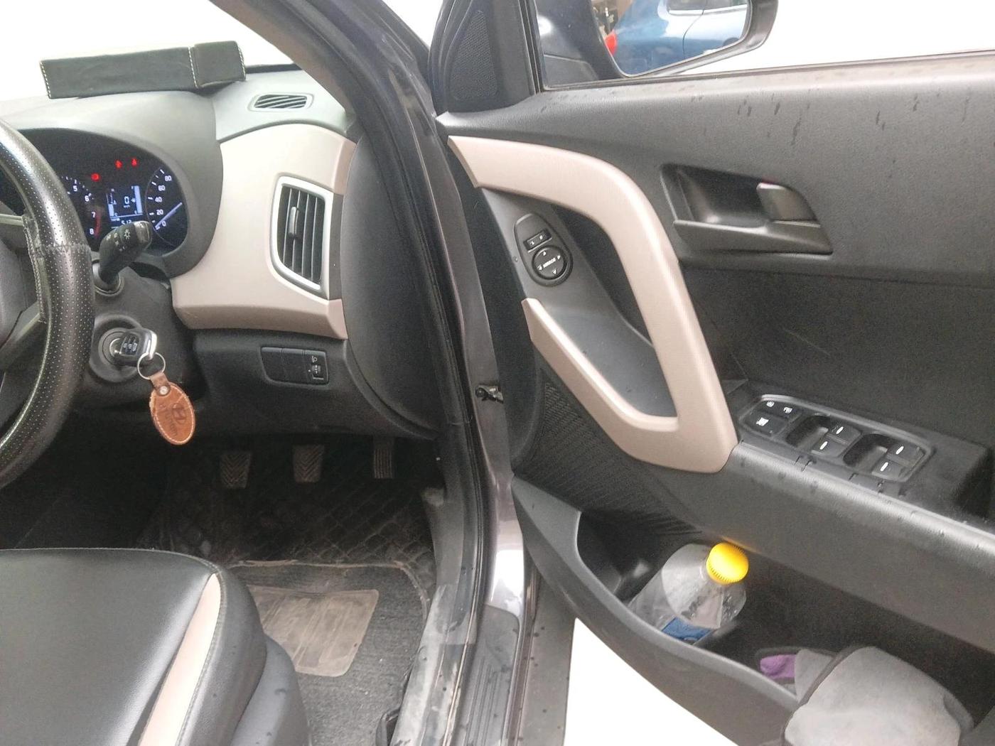 2017 Hyundai Creta E PLUS 1.6 PETROL, Petrol, Manual, 10,50,102 km, interior