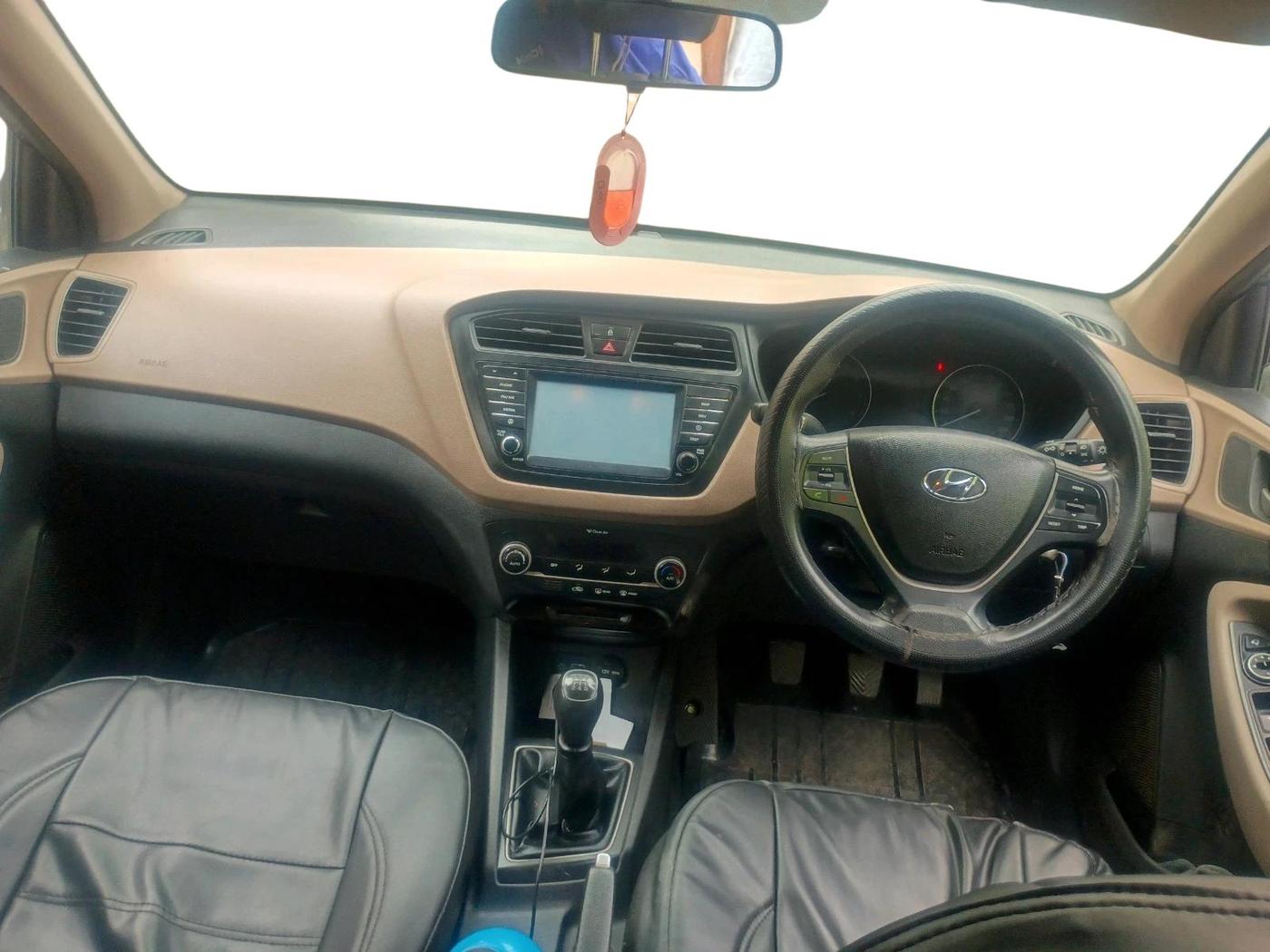 2017 Hyundai Elite i20 ASTA 1.2, Petrol, Manual, 1,07,588 km, interior