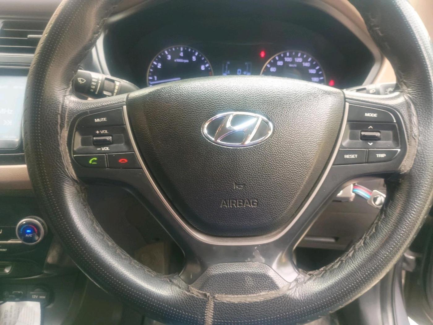2017 Hyundai Elite i20 ASTA 1.2, Petrol, Manual, 1,07,588 km, interior