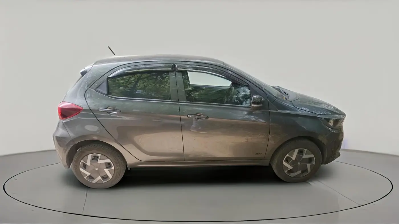 2025 Tata TIAGO EV XT LONG RANGE, Electric, Automatic, 5,573 km, exterior