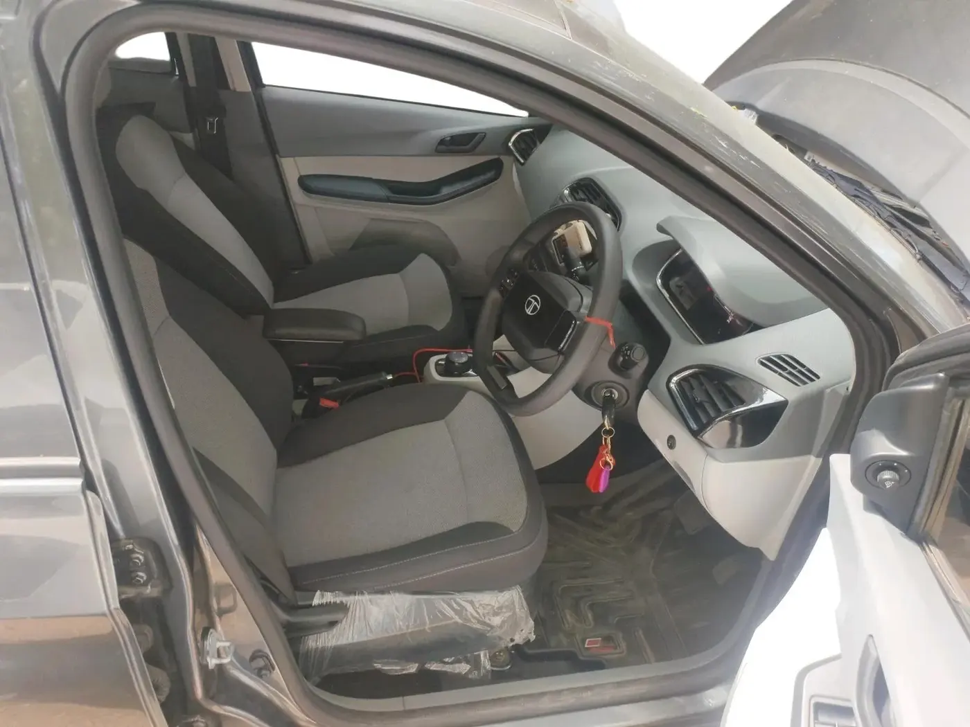 2025 Tata TIAGO EV XT LONG RANGE, Electric, Automatic, 5,573 km, interior