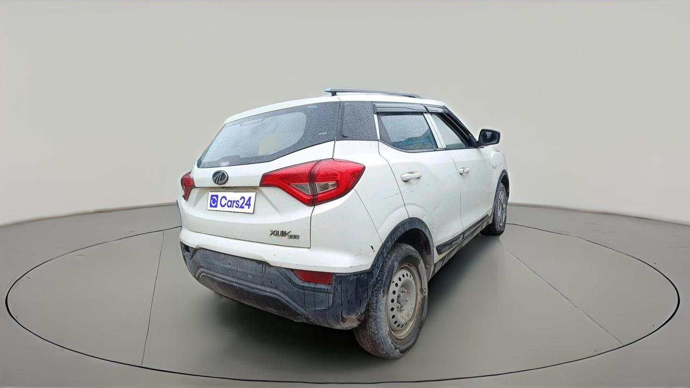 2021 Mahindra XUV300 W4 1.5 DIESEL, Diesel, Manual, 68,200 km, exterior
