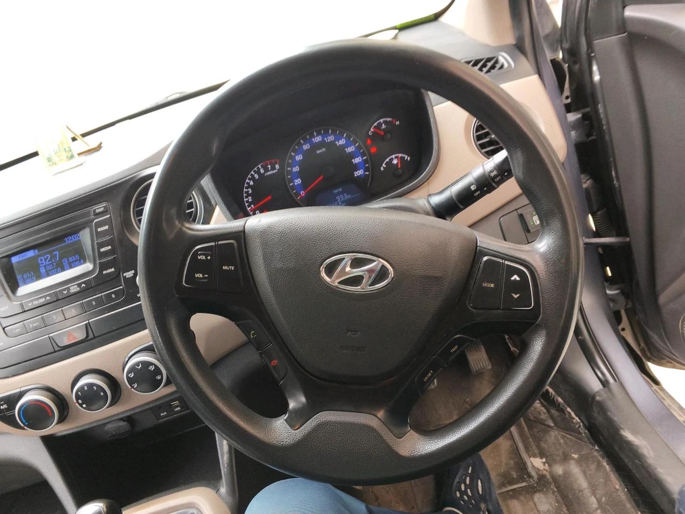 2018 Hyundai Xcent E+, CNG, Manual, 97,306 km, interior