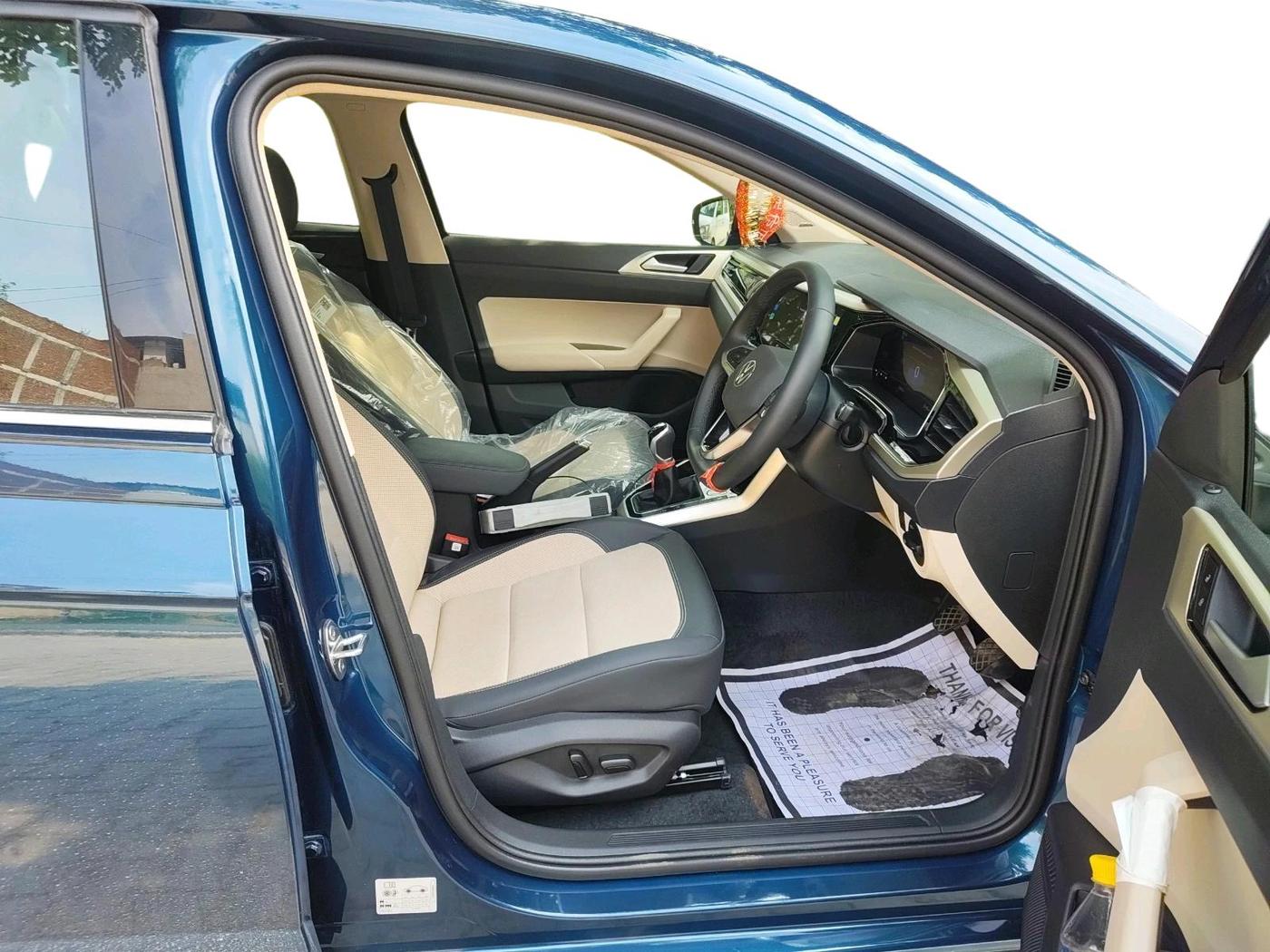 2025 Volkswagen VIRTUS TOPLINE TSI 1.0 MT, Petrol, Manual, 2,296 km, interior