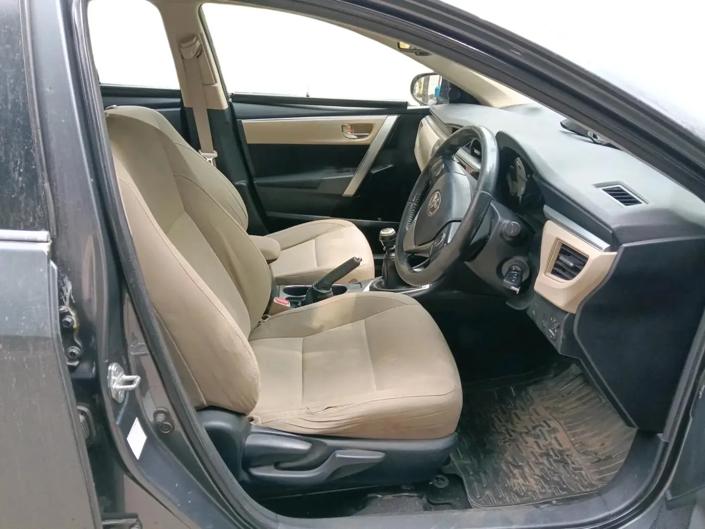 2015 Toyota Corolla Altis G PETROL, Petrol, Manual, 1,34,375 km, interior