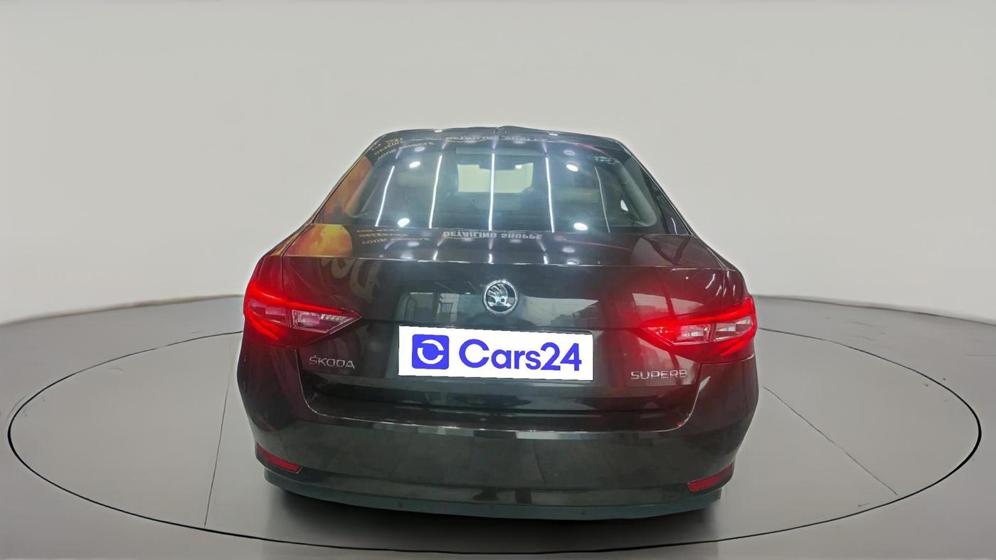 2016 Skoda Superb L&K 1.8 TSI AT, Petrol, Automatic, 1,29,839 km, exterior