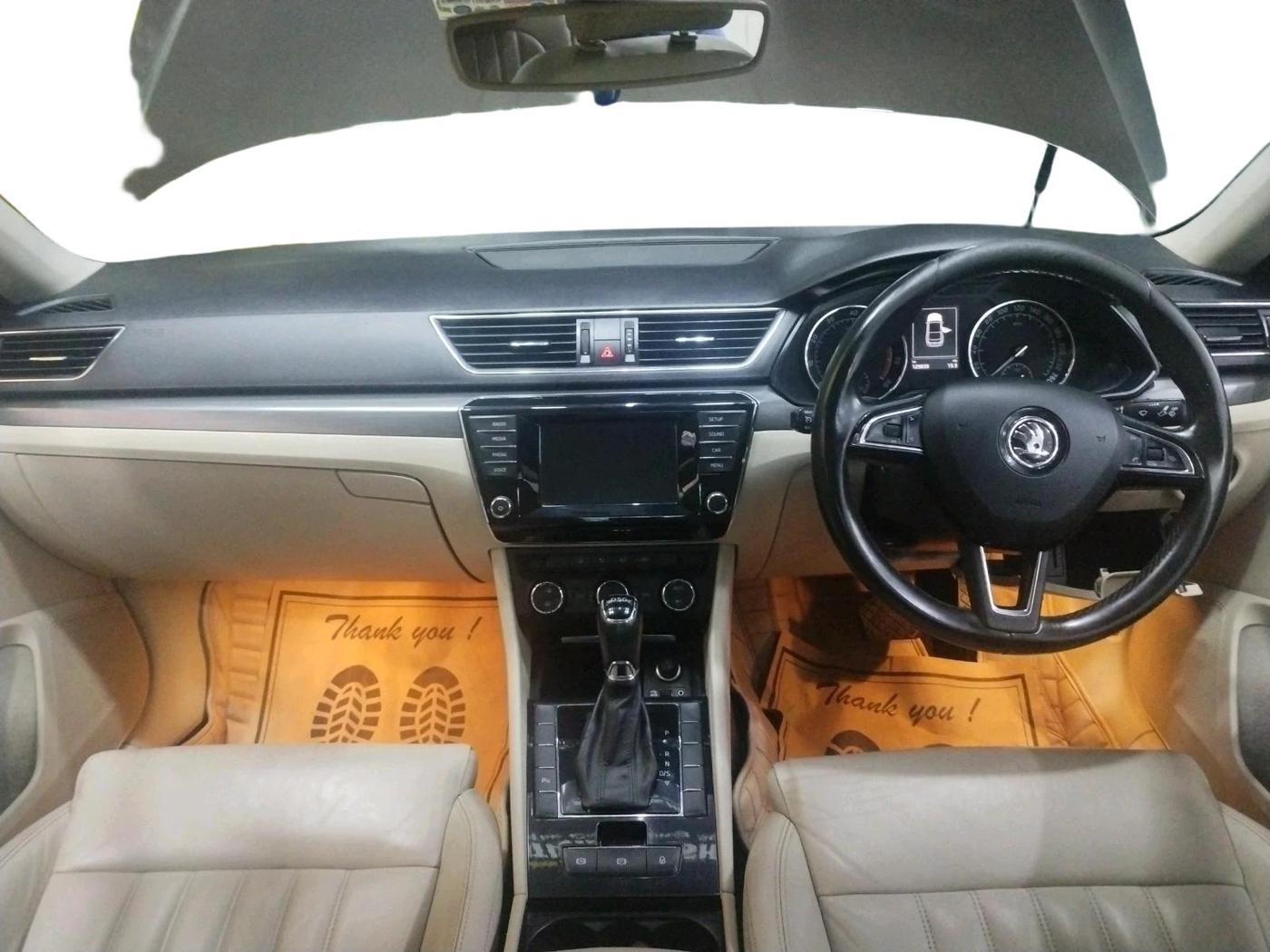 2016 Skoda Superb L&K 1.8 TSI AT, Petrol, Automatic, 1,29,839 km, interior