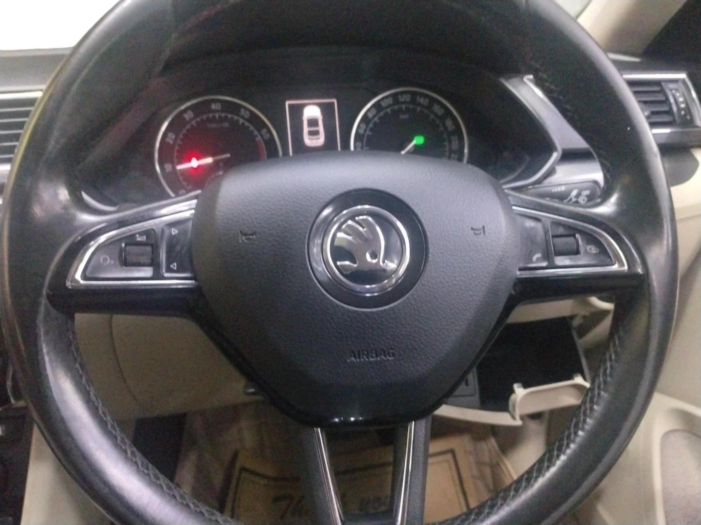 2016 Skoda Superb L&K 1.8 TSI AT, Petrol, Automatic, 1,29,839 km, interior