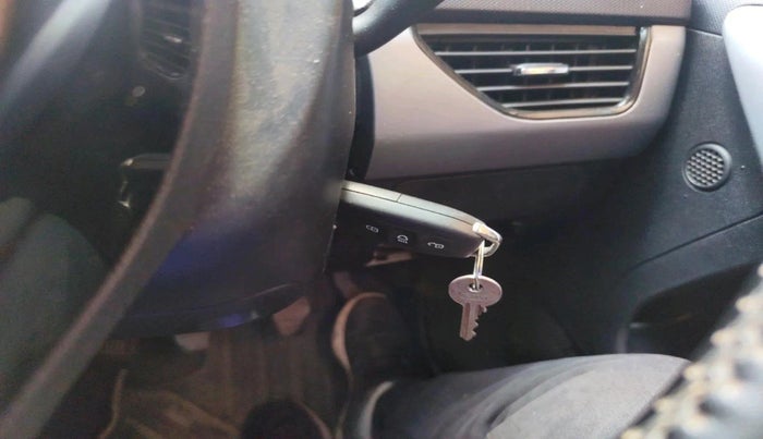 2022 Tata NEXON XM SUNROOF PETROL, CNG, Manual, 47,230 km, interior