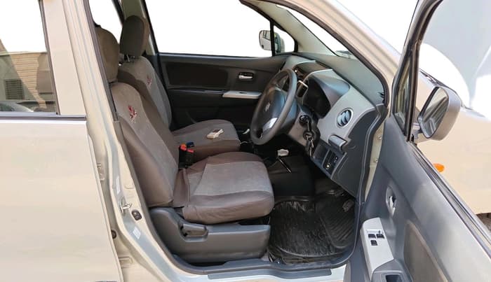 2011 Maruti Wagon R 1.0 LXI CNG, CNG, Manual, 1,04,350 km, interior
