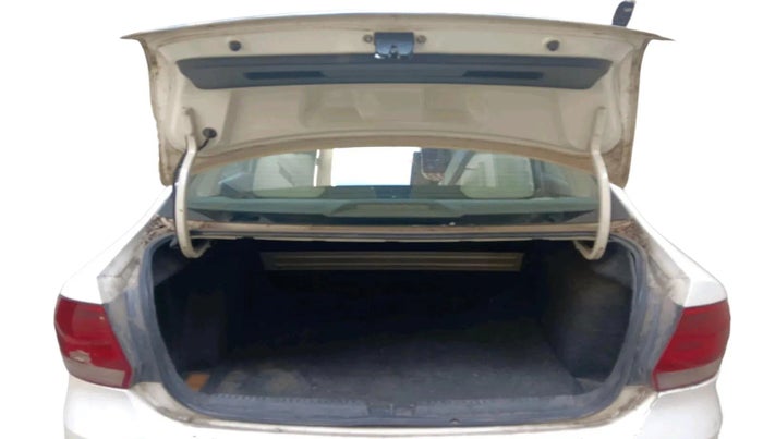 2012 Volkswagen Vento HIGHLINE 1.6 MPI, Petrol, Manual, 1,15,228 km, exterior