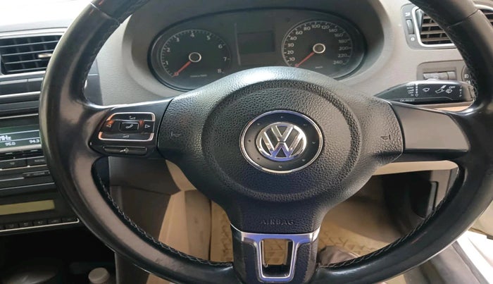 2012 Volkswagen Vento HIGHLINE 1.6 MPI, Petrol, Manual, 1,15,228 km, interior