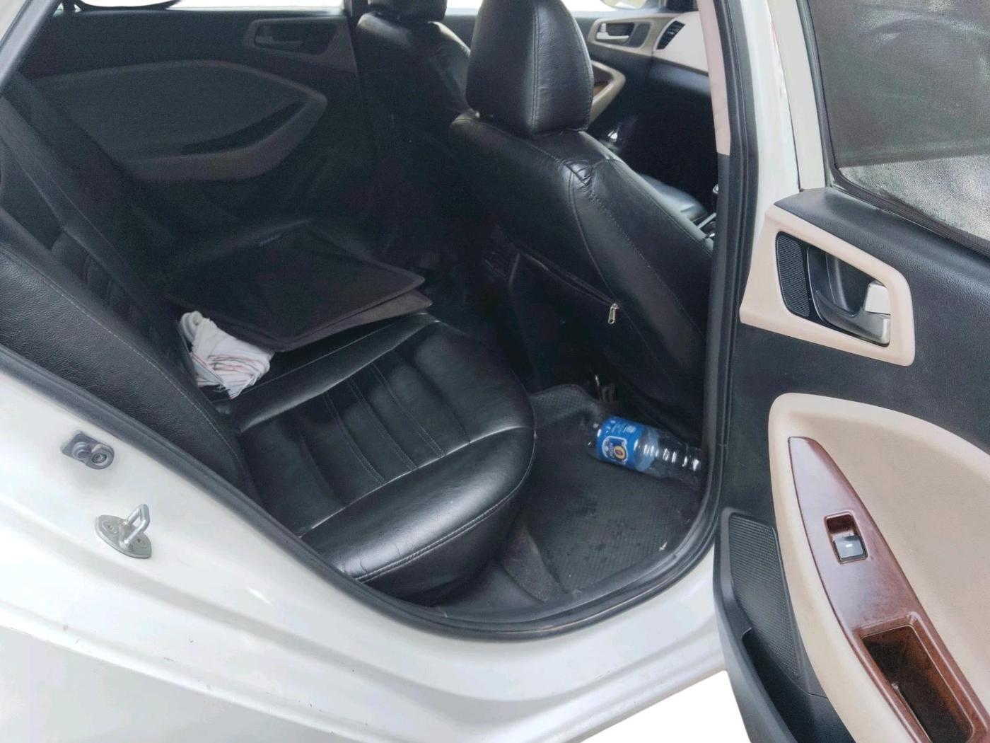 2016 Hyundai Elite i20 MAGNA 1.4 CRDI, Diesel, Manual, 1,22,371 km, interior