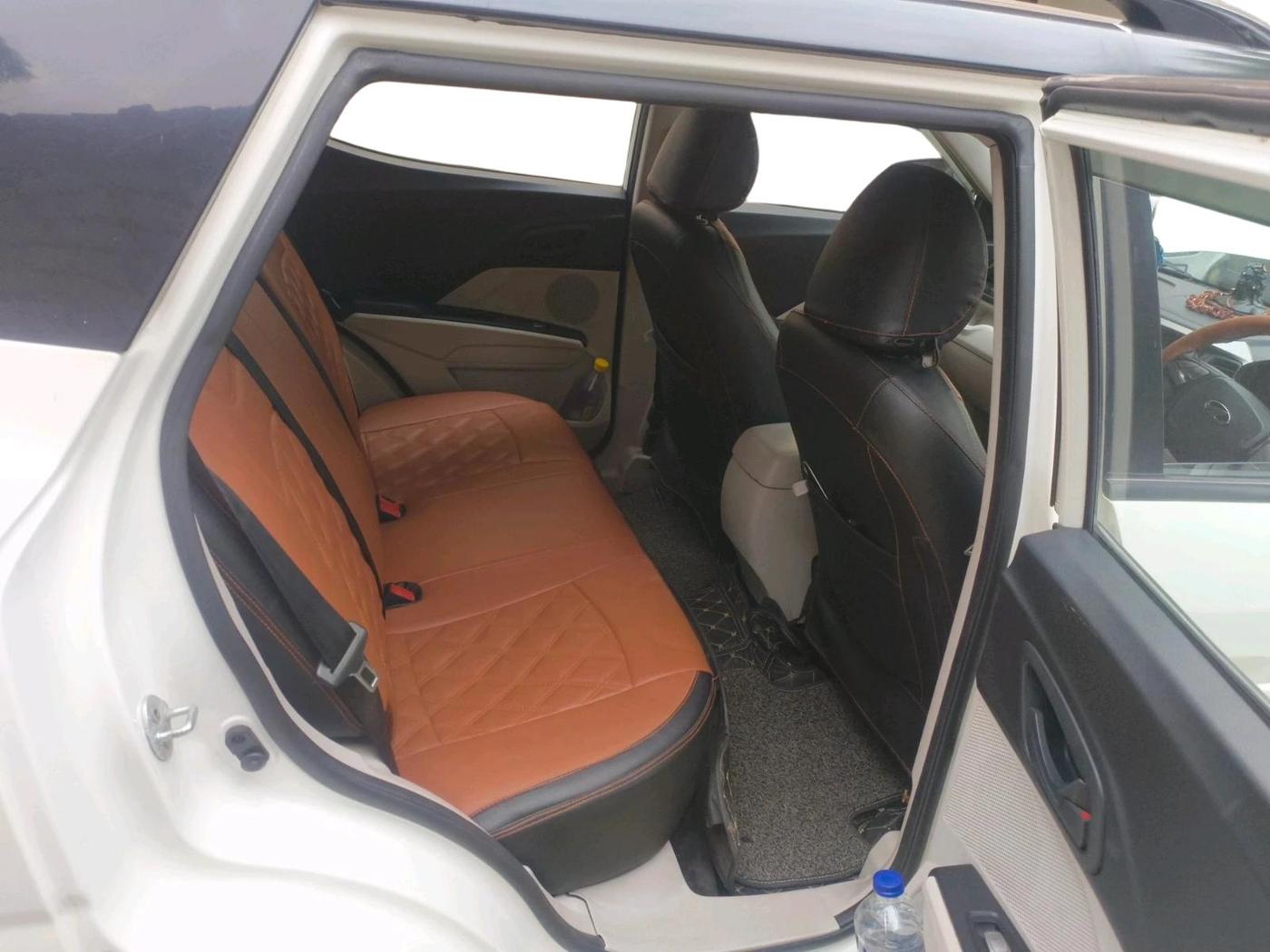 2019 Mahindra XUV300 W6 1.2 PETROL, Petrol, Manual, 64,334 km, interior
