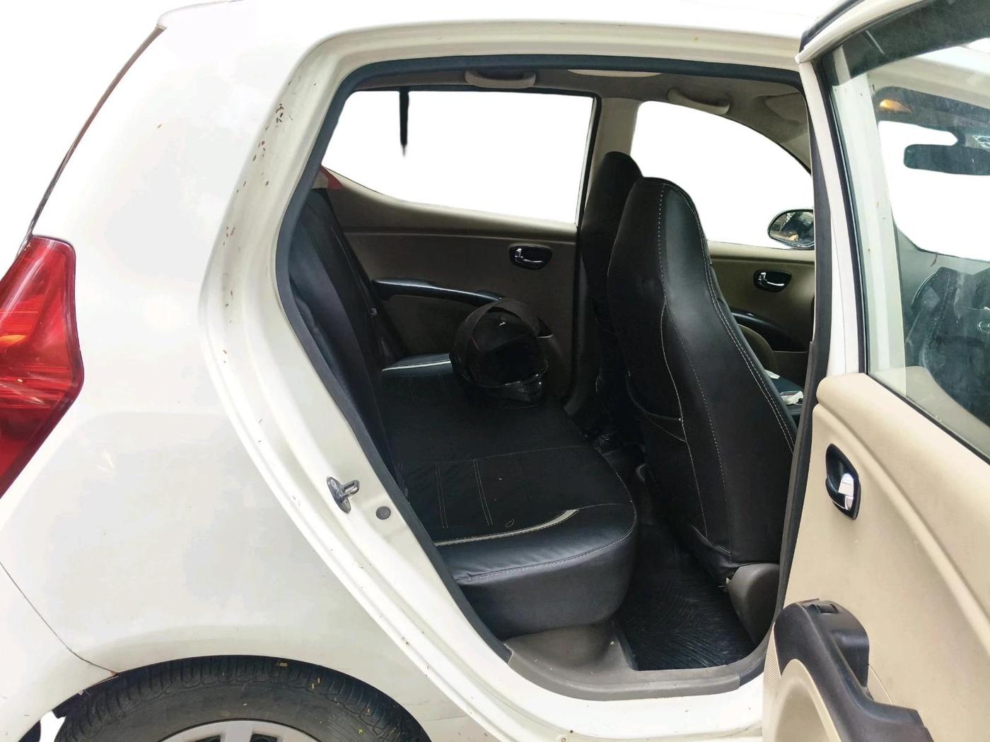 2015 Hyundai i10 SPORTZ 1.1, Petrol, Manual, 53,952 km, interior