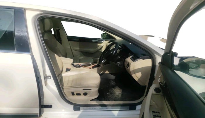 2017 Skoda Octavia 2.0 TDI CR STYLE PLUS AT, Diesel, Automatic, 72,689 km, interior