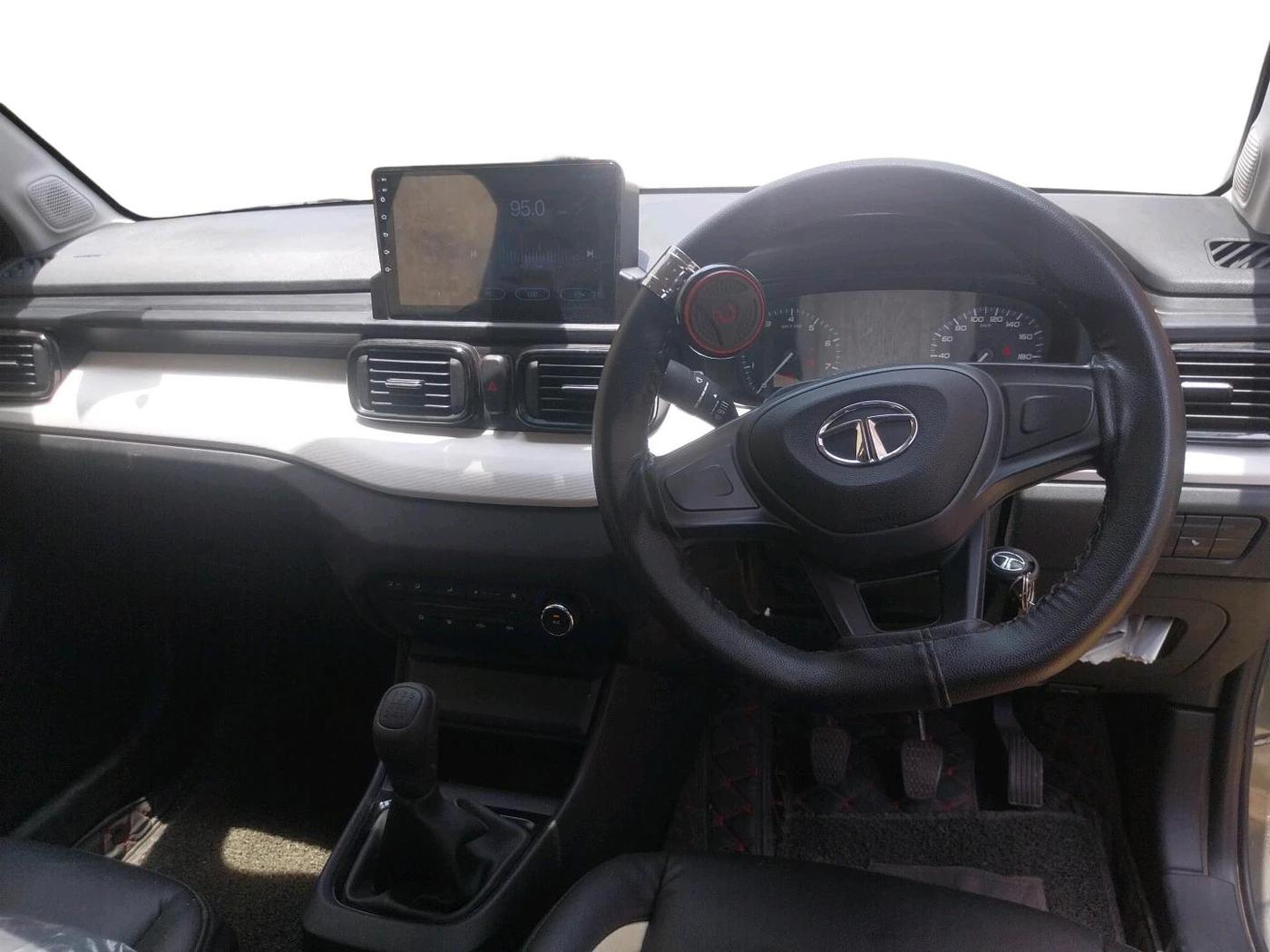 2022 Tata PUNCH PURE MT, Petrol, Manual, 10,036 km, interior