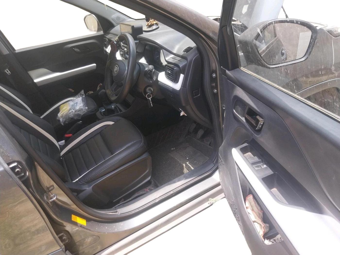 2022 Tata PUNCH PURE MT, Petrol, Manual, 10,036 km, interior