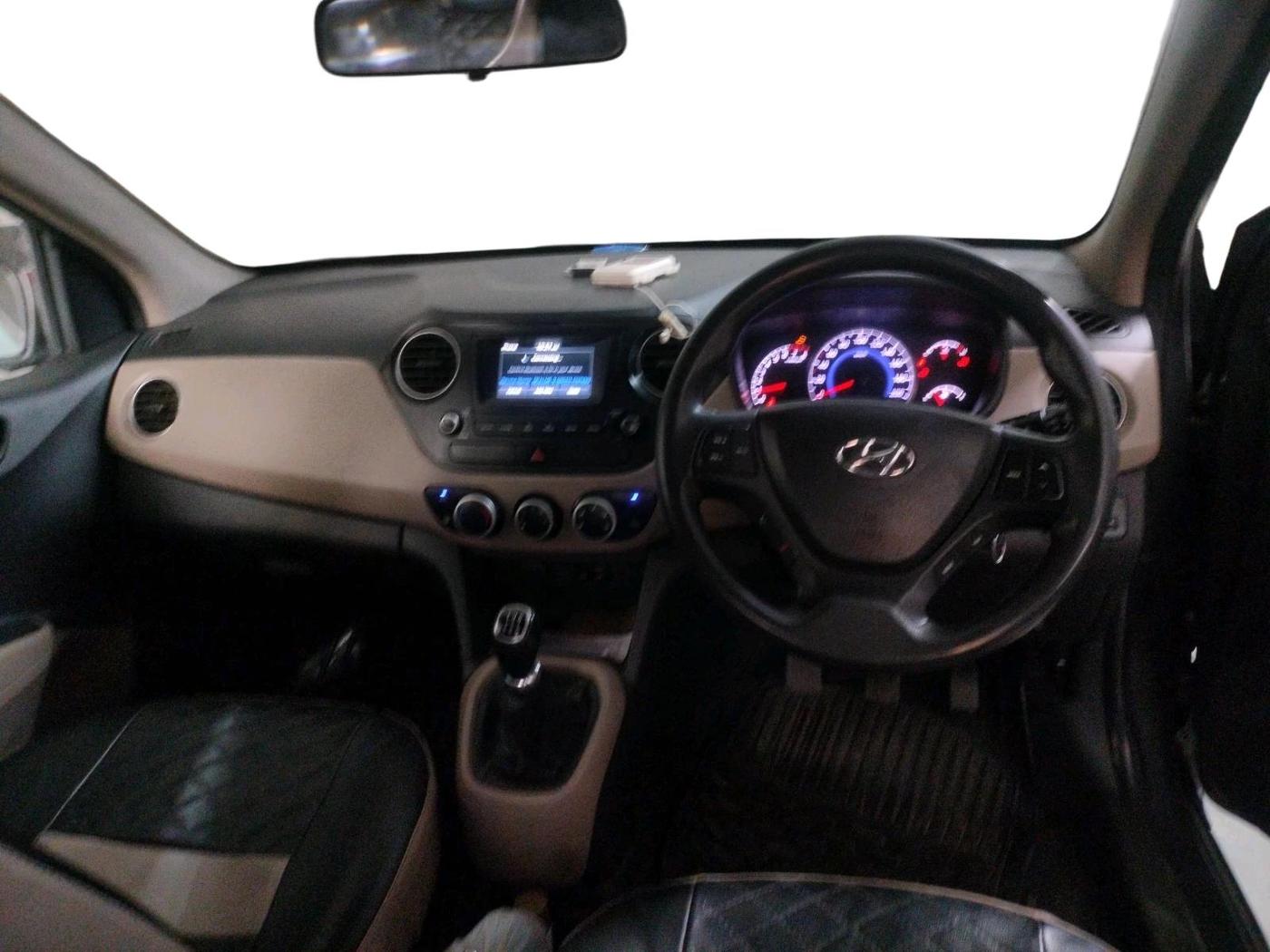 2017 Hyundai Grand i10 SPORTZ 1.2 KAPPA VTVT, CNG, Manual, 1,21,029 km, interior