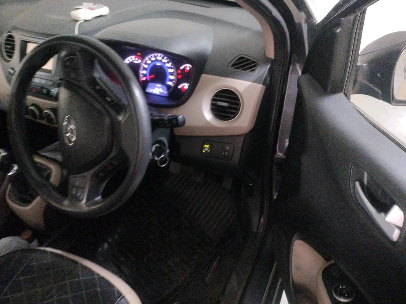 2017 Hyundai Grand i10 SPORTZ 1.2 KAPPA VTVT, CNG, Manual, 1,21,029 km, interior