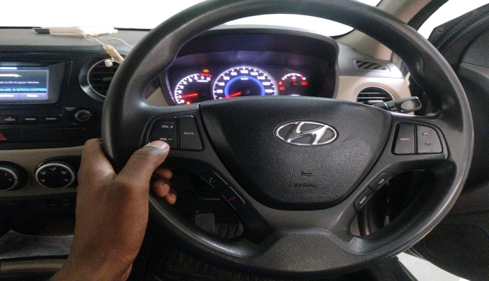 2017 Hyundai Grand i10 SPORTZ 1.2 KAPPA VTVT, CNG, Manual, 1,21,029 km, interior