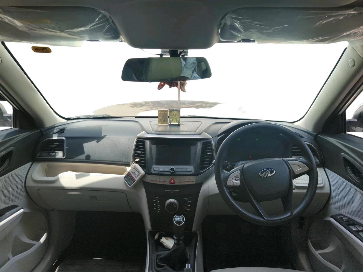 2020 Mahindra XUV300 W6 1.5 DIESEL, Diesel, Manual, 23,720 km, interior