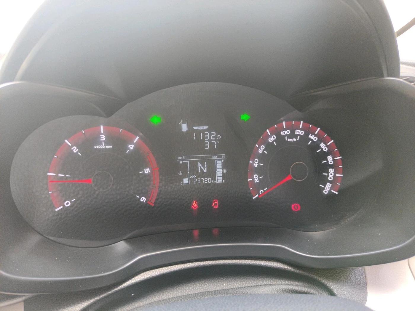 2020 Mahindra XUV300 W6 1.5 DIESEL, Diesel, Manual, 23,720 km, interior