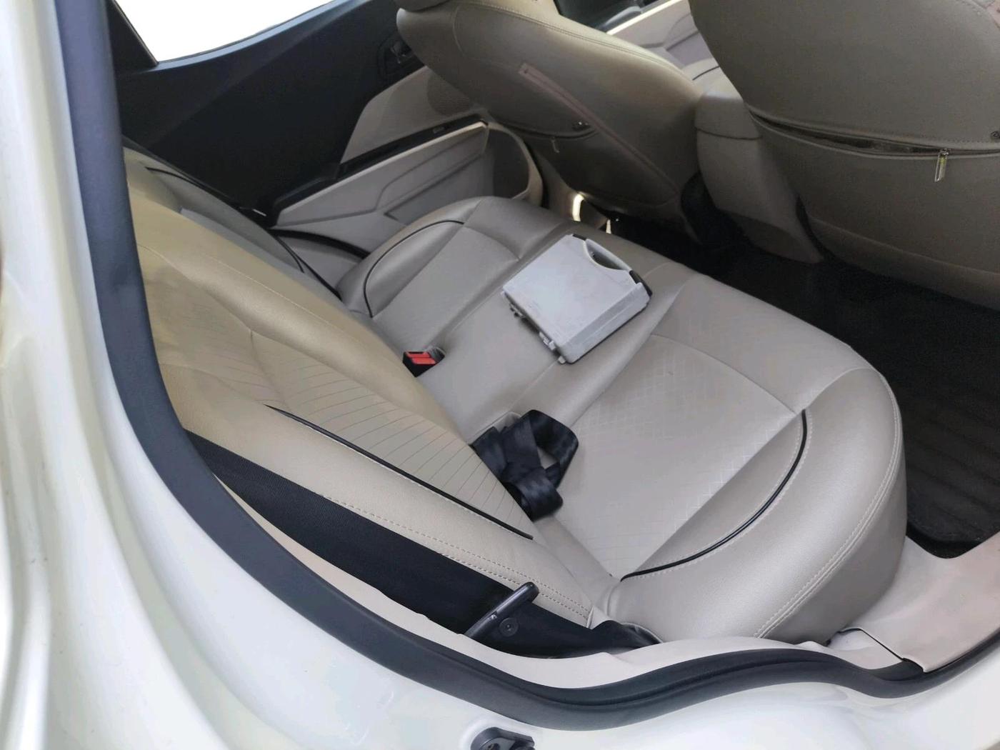 2020 Mahindra XUV300 W6 1.5 DIESEL, Diesel, Manual, 23,720 km, interior