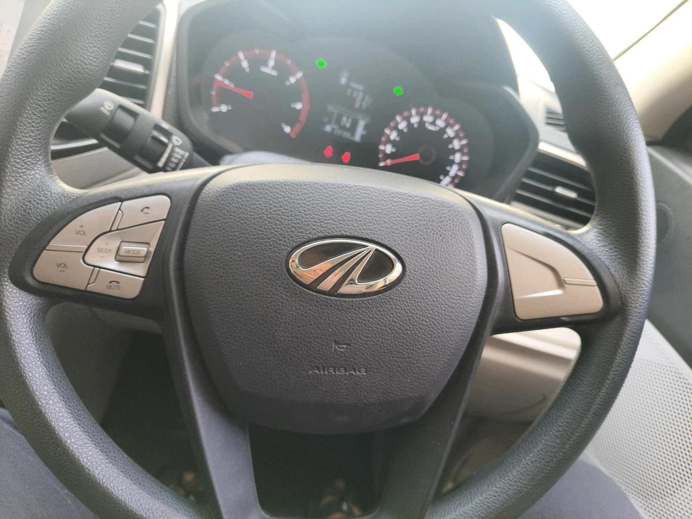 2020 Mahindra XUV300 W6 1.5 DIESEL, Diesel, Manual, 23,720 km, interior