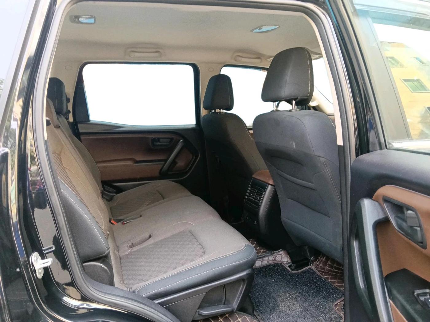 2023 Mahindra SCORPIO-N Z2 PETROL MT 7 STR, Petrol, Manual, 13,271 km, interior
