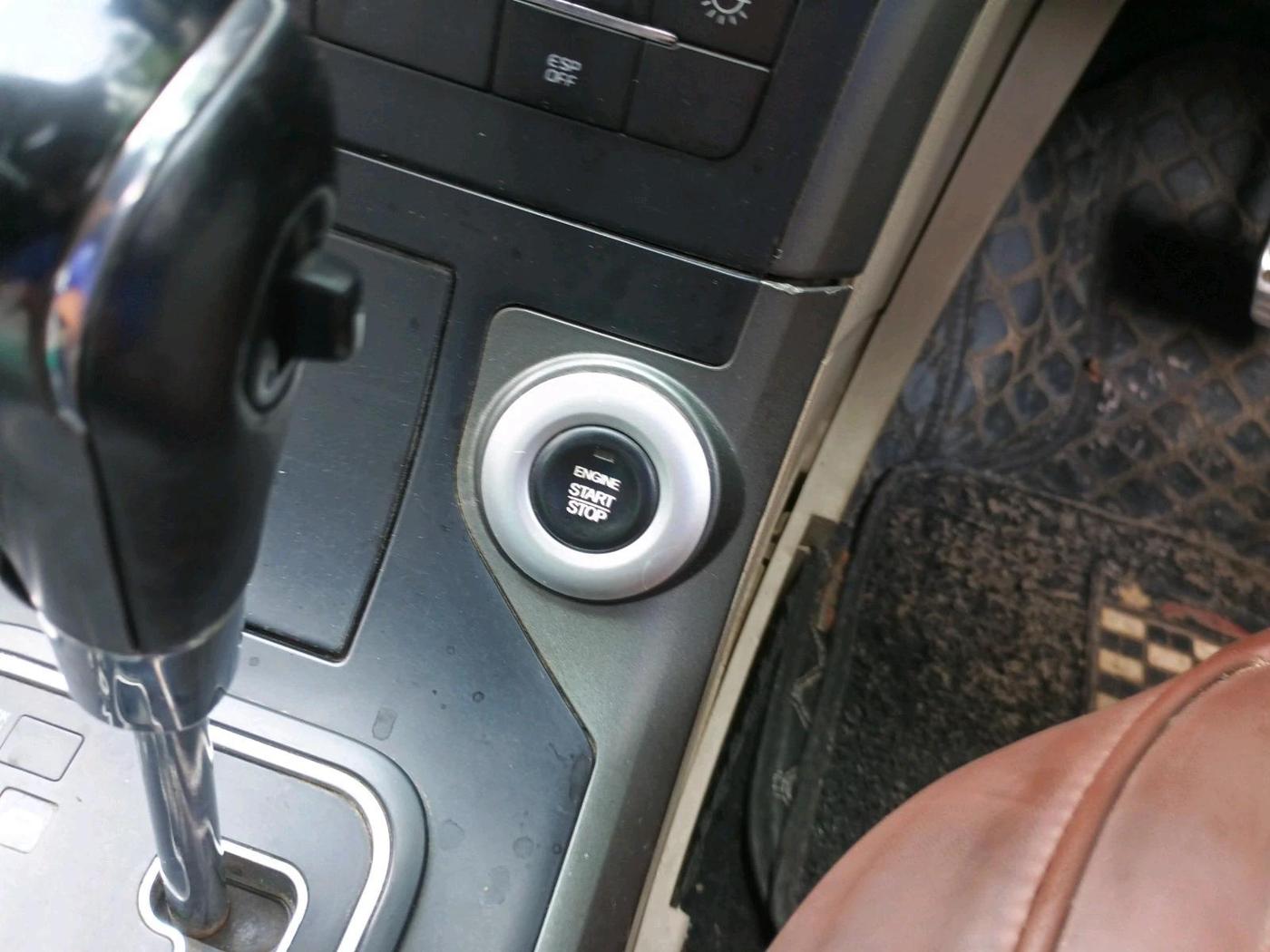 2016 Mahindra XUV500 W10 AT, Diesel, Automatic, 1,14,004 km, interior