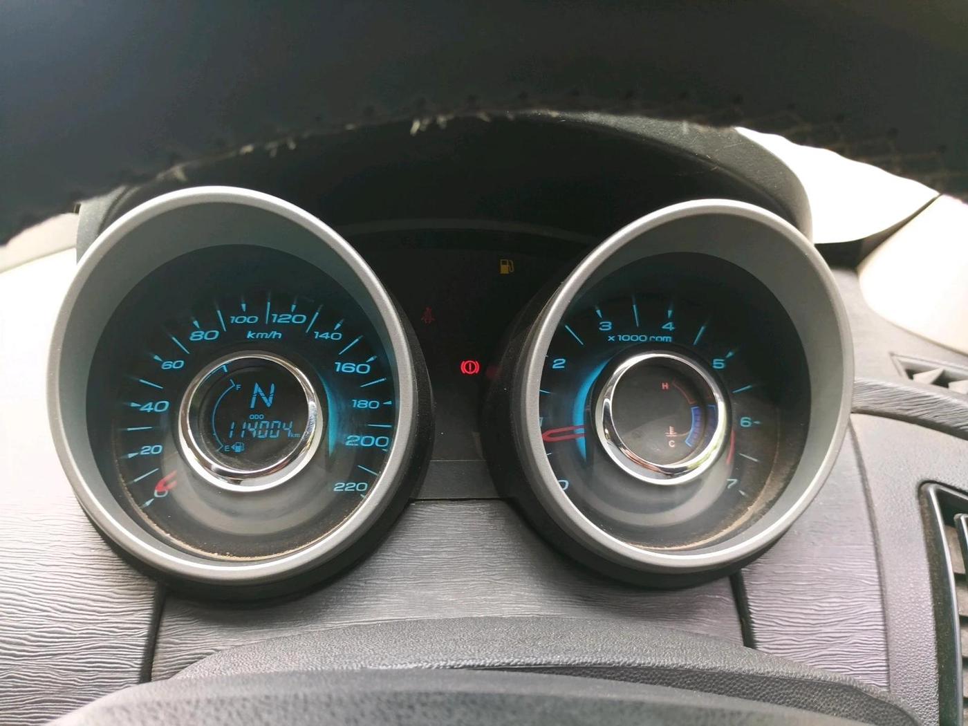 2016 Mahindra XUV500 W10 AT, Diesel, Automatic, 1,14,004 km, interior