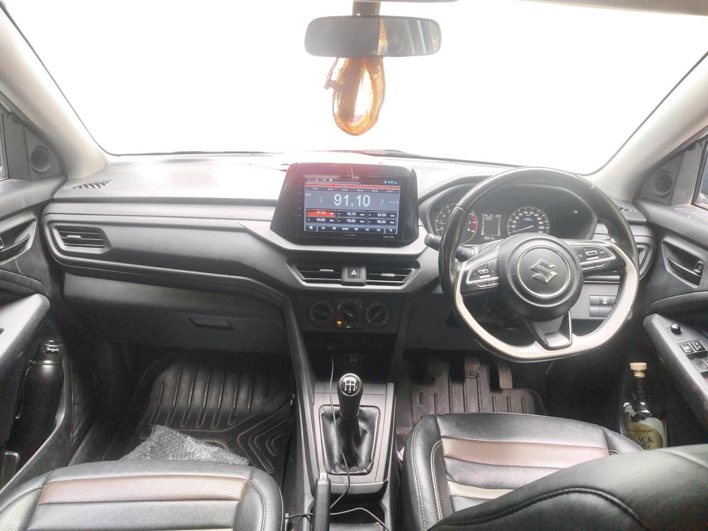 2022 Maruti BREZZA LXI SMART HYBRID, Petrol, Manual, 95,214 km, interior